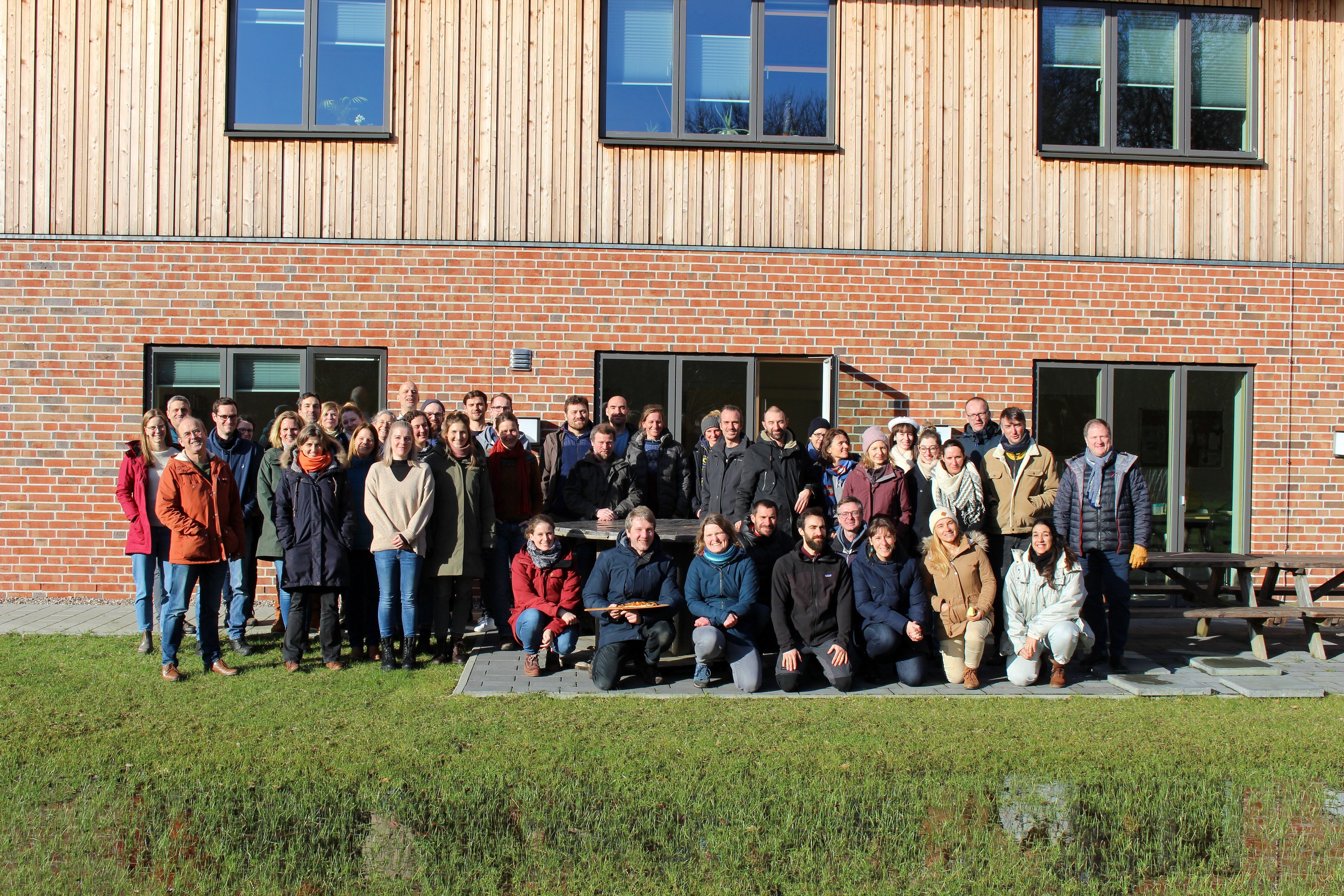 A group photo with colleagues from BioConsult SH and Biotope in front of the BioConsult SH company building.